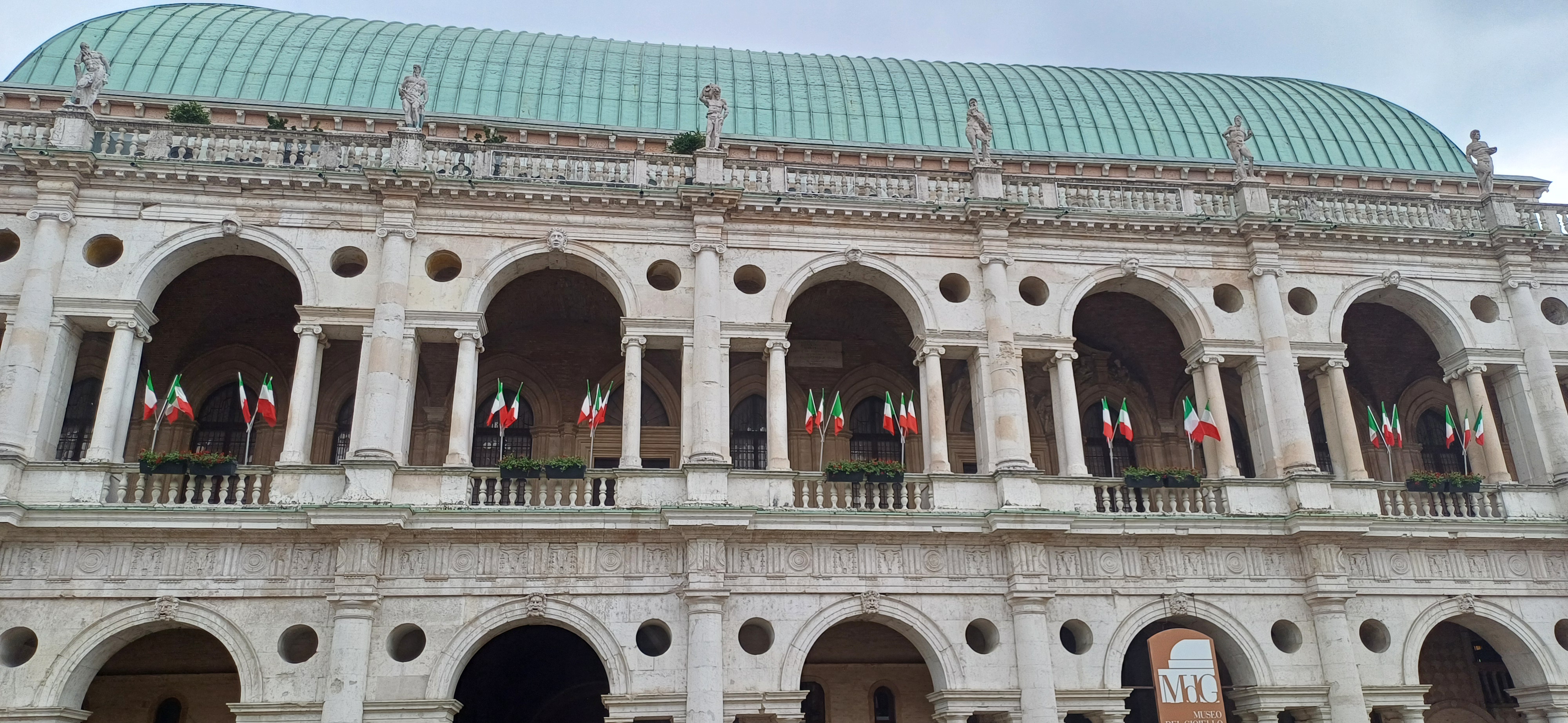 Foto panoramica loggia Basilica Palladiana